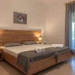 Tony\'S Garden House